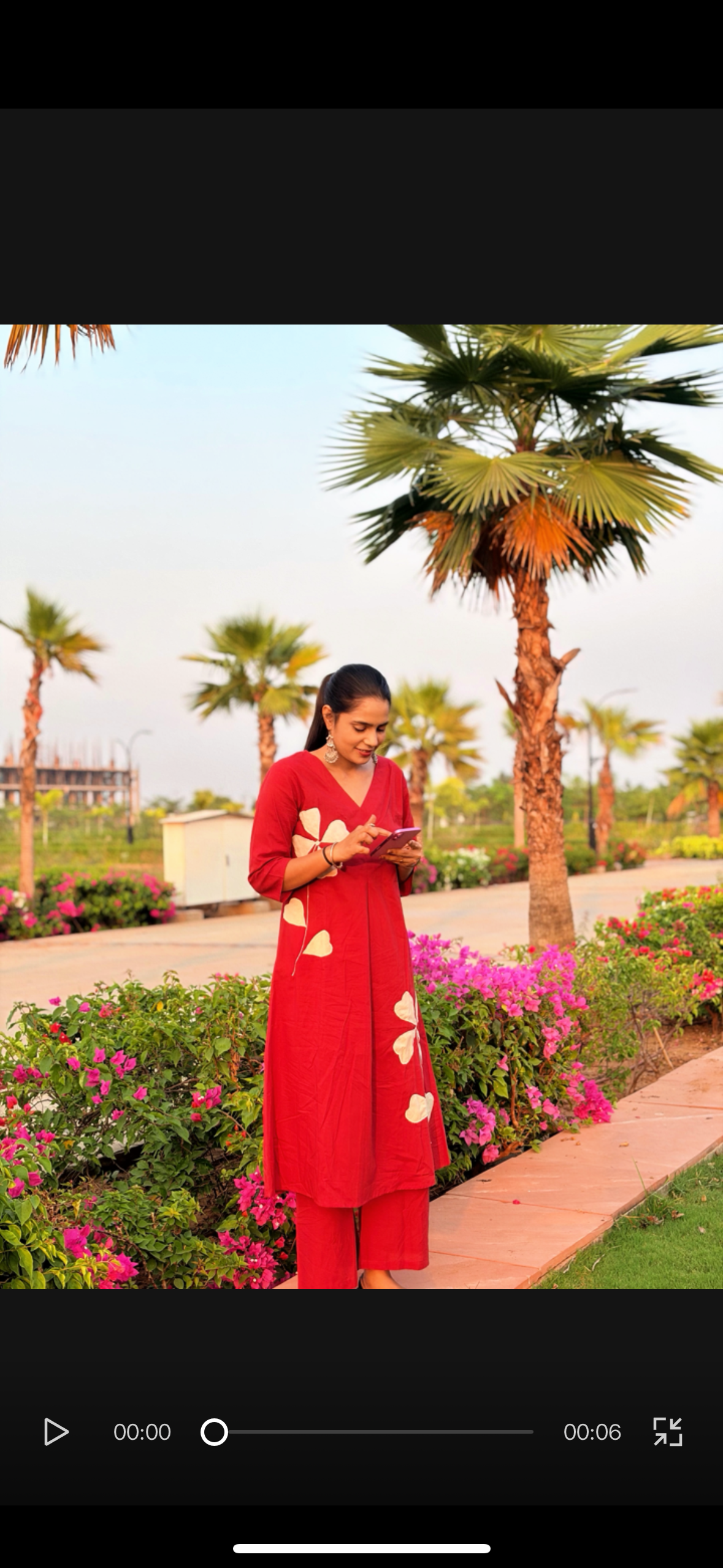 Cotton suit with fabric patch flower