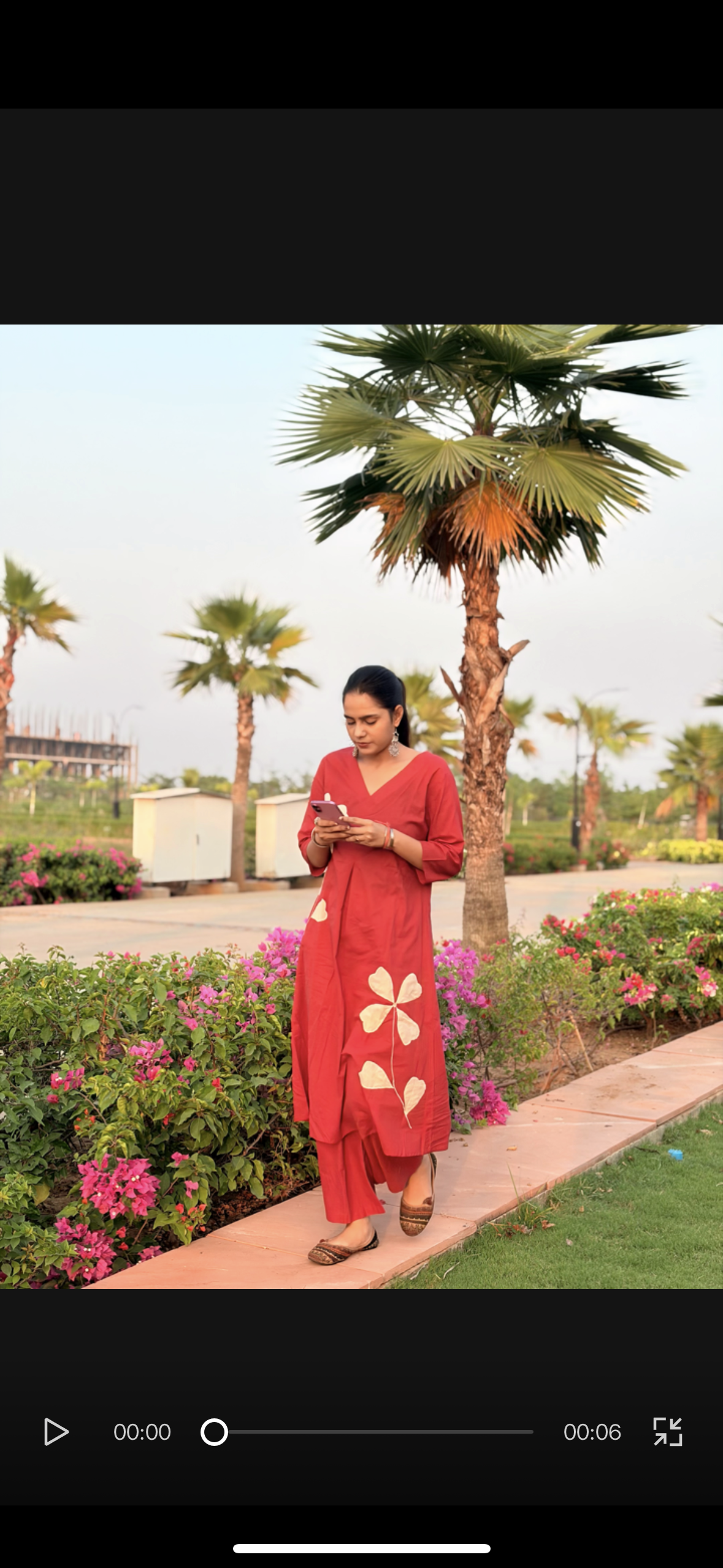 Cotton suit with fabric patch flower